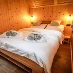 شاليه Glamping Avantura- A Natural Getaway By The Kolpa River Kostel