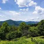 Glamping Avantura- A Natural Getaway By The Kolpa River شاليه Kostel