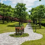 Glamping Avantura- A Natural Getaway By The Kolpa River Kostel