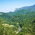 Glamping Avantura- A Natural Getaway By The Kolpa River شاليه *