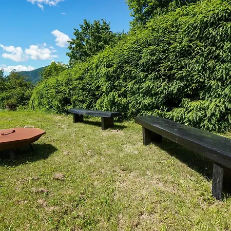 Glamping Avantura- A Natural Getaway By The Kolpa River בקתה