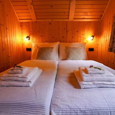 Glamping Avantura- Cabin For Two, Kolpa Valley בקתה *