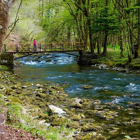 בקתה Glamping Avantura- A Natural Getaway By The Kolpa River