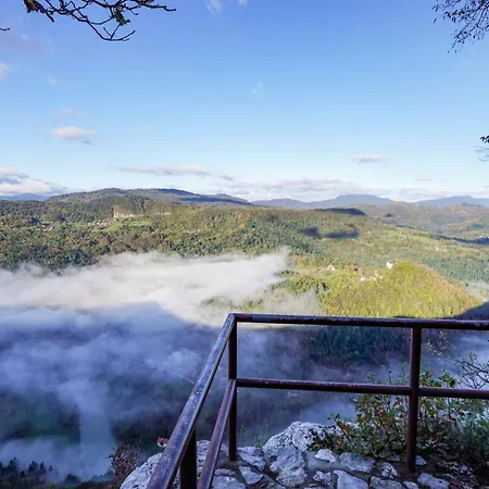 Glamping Avantura- A Natural Getaway By The Kolpa River 木屋 Kostel