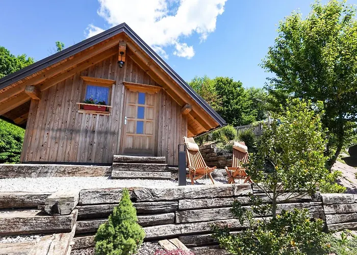 Glamping Avantura- A Natural Getaway By The Kolpa River شاليه *