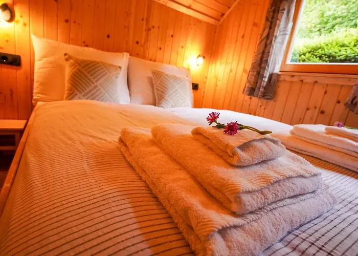 Glamping Avantura- A Natural Getaway By The Kolpa River شاليه