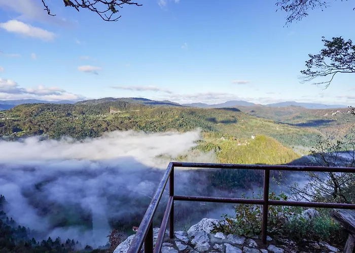 Glamping Avantura- A Natural Getaway By The Kolpa River Шале Kostel