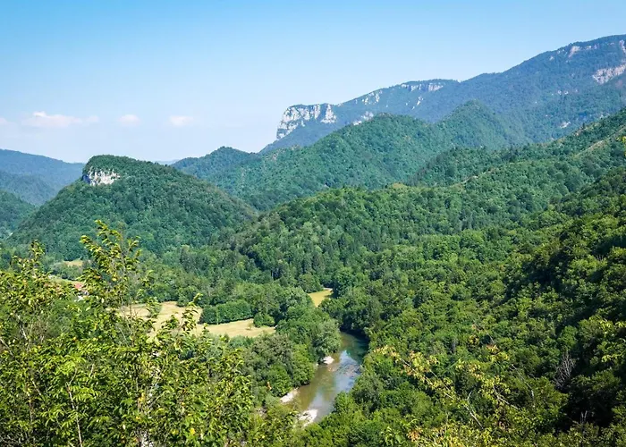 Glamping Avantura- A Natural Getaway By The Kolpa River Шале *